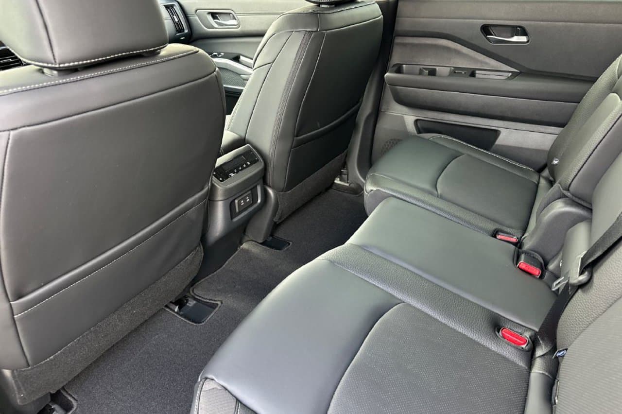 2026 Nissan Pathfinder SL 10