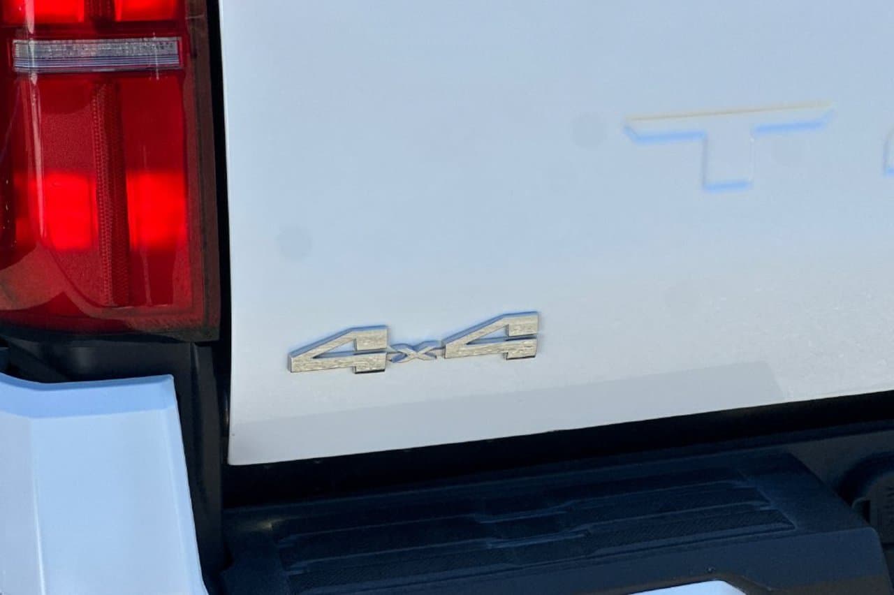 2025 Toyota Tacoma 4WD SR5 22