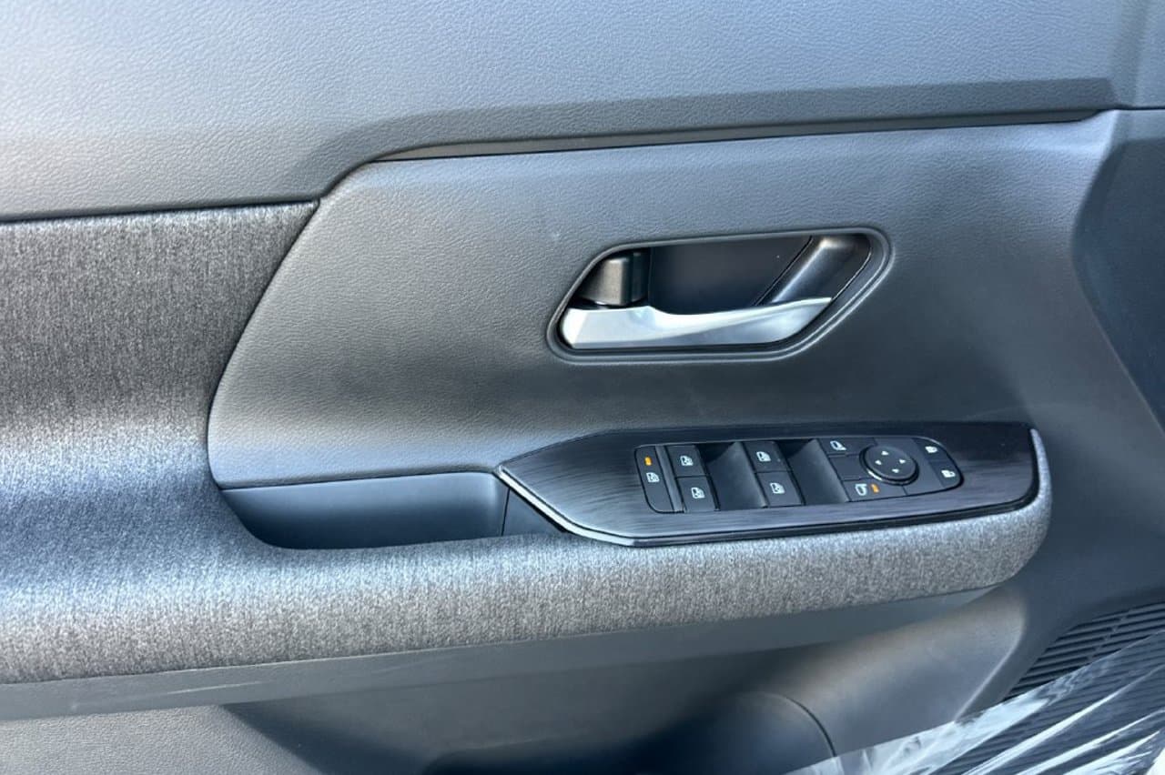 2026 Nissan Kicks SV 8