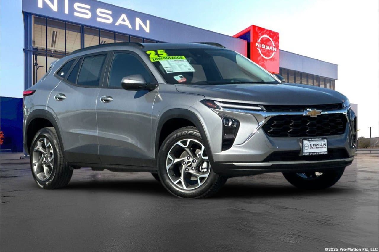 2025 Chevrolet Trax LT 1