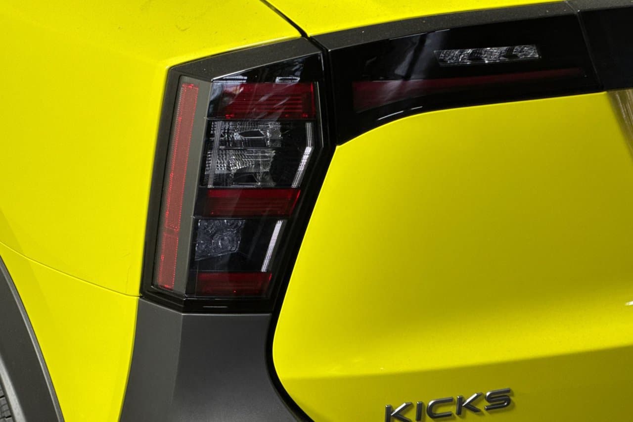 2026 Nissan Kicks SR 23