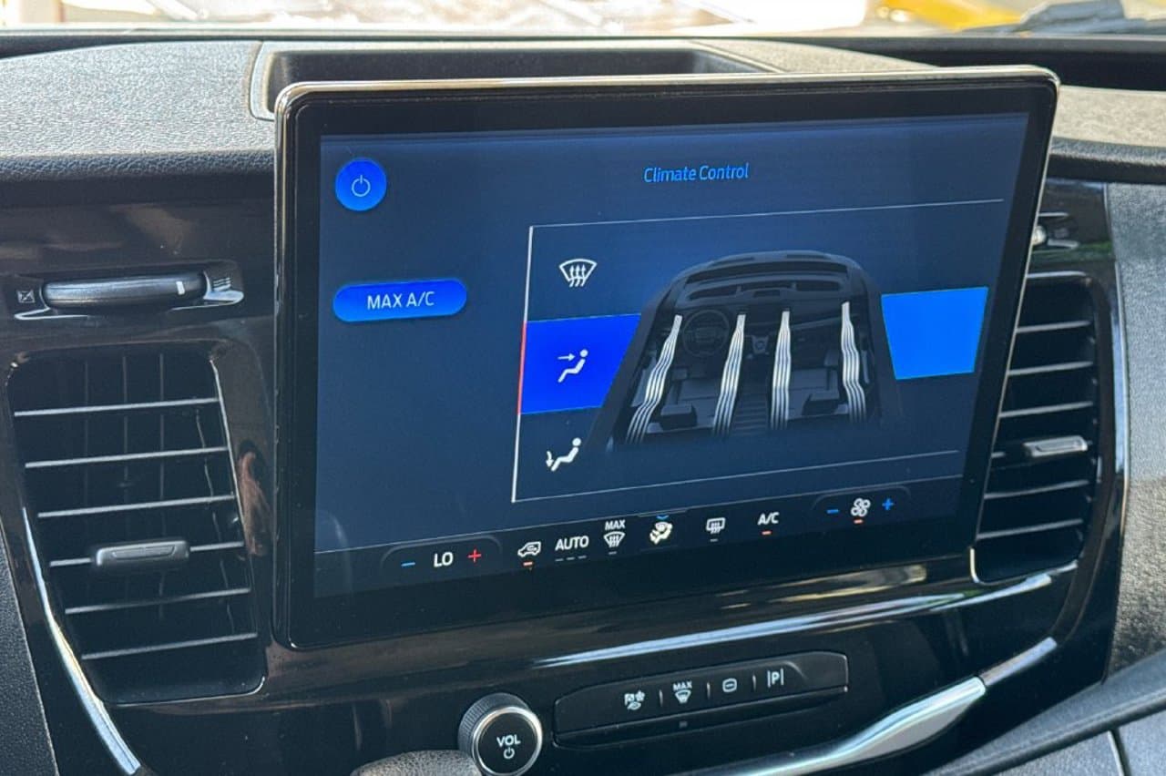 2024 Ford Transit Passenger Wagon XLT 18