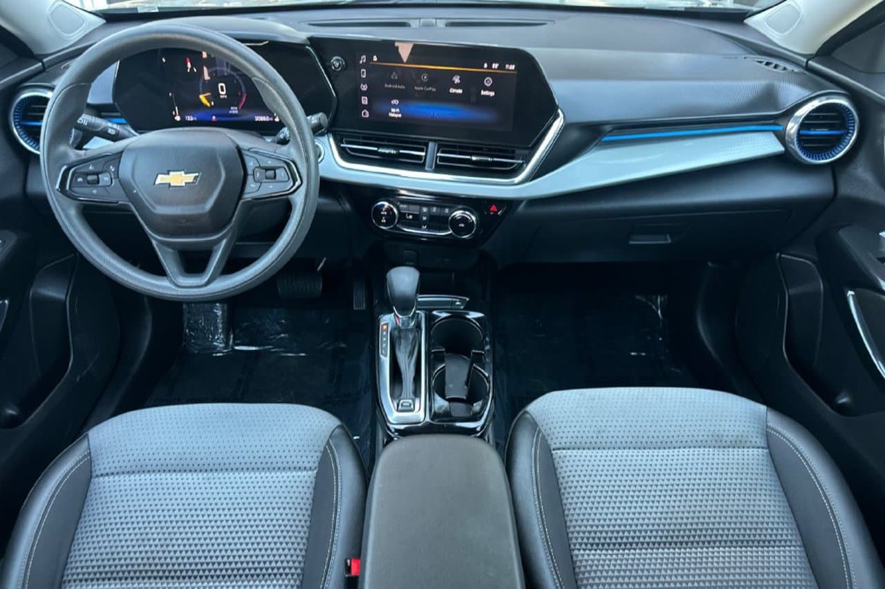 2025 Chevrolet Trax LT 10