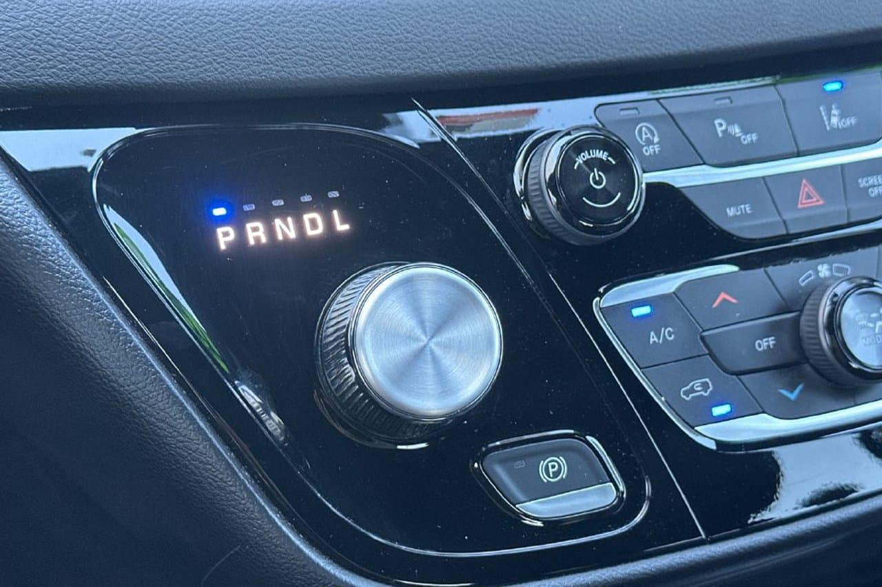 2025 Chrysler Pacifica Select 19