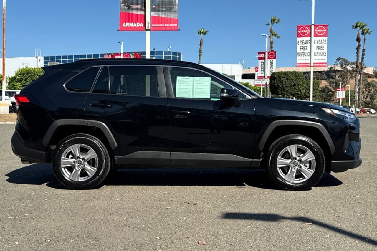 2025 Toyota RAV4 XLE 3