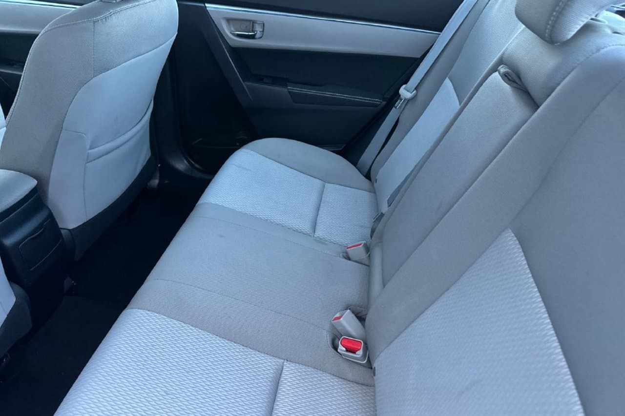 2016 Toyota Corolla LE 10
