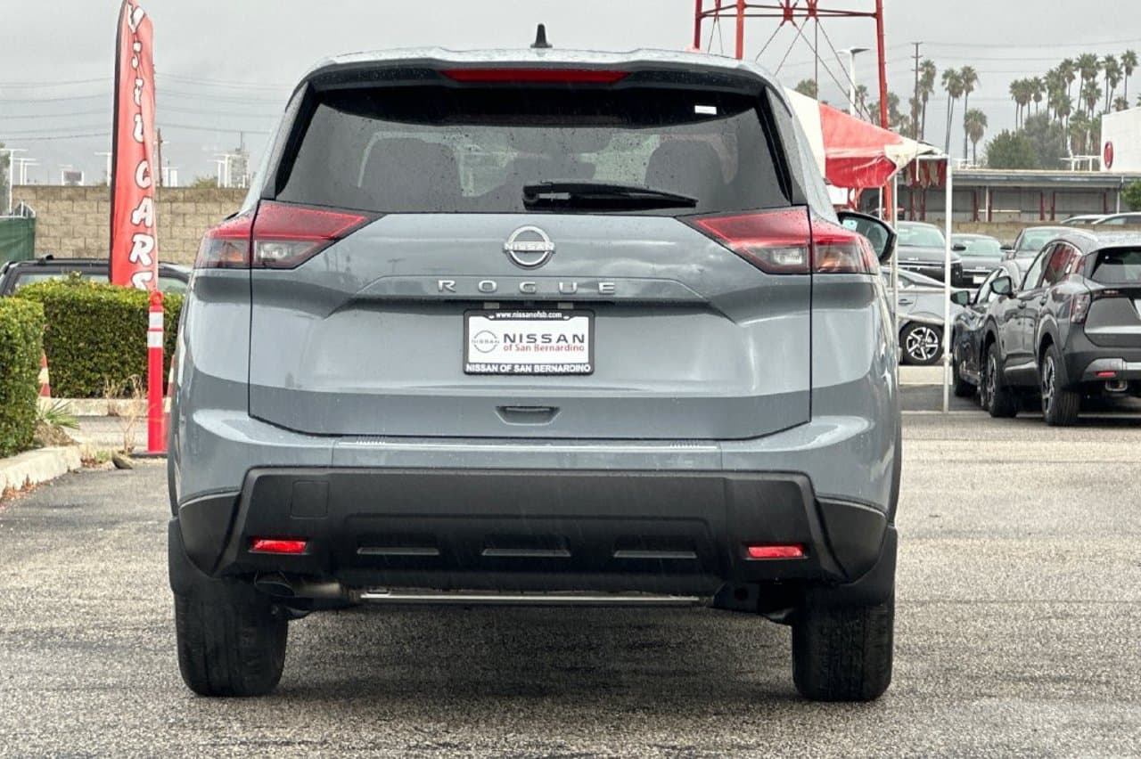 2026 Nissan Rogue SV 4
