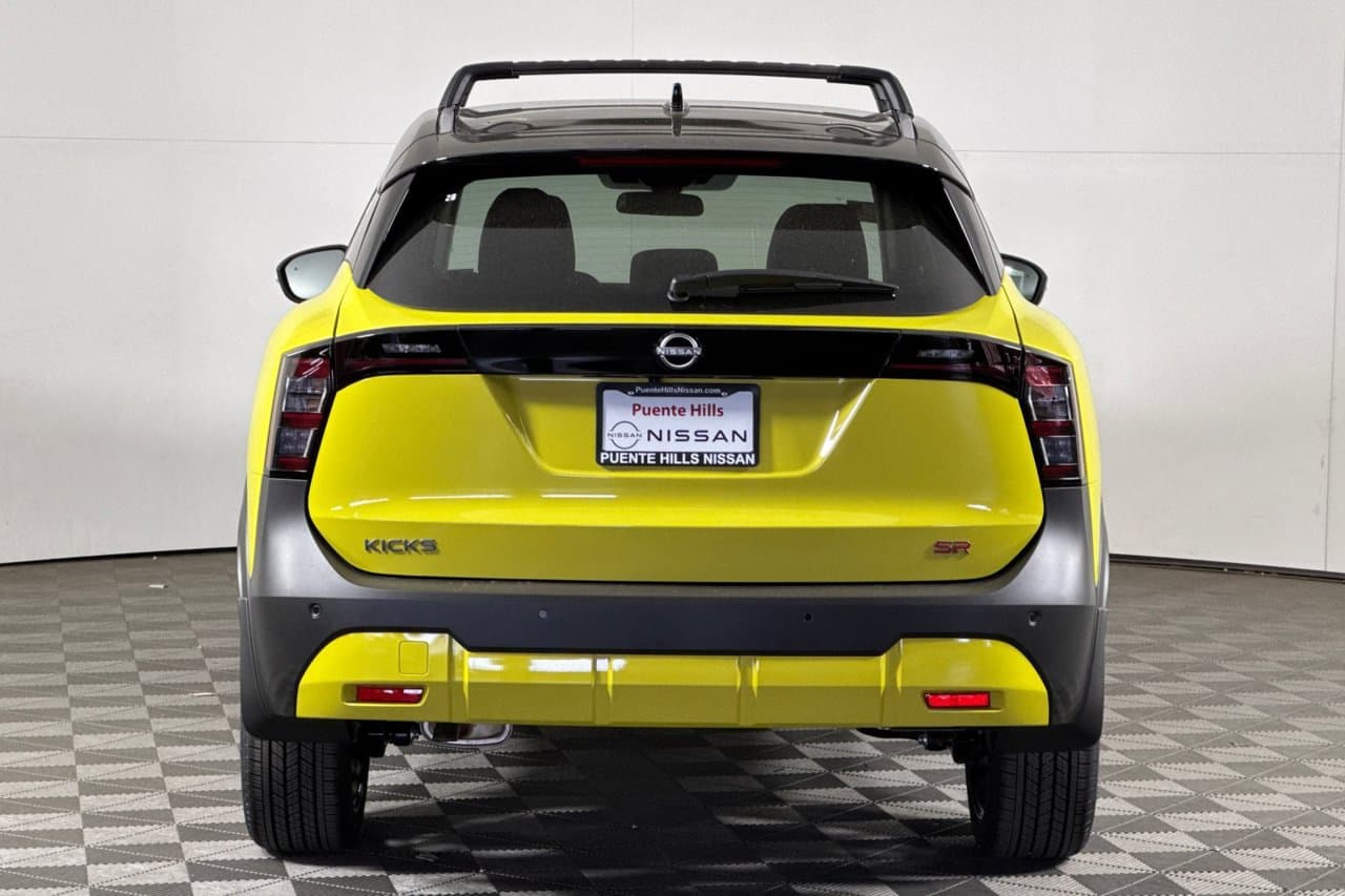 2026 Nissan Kicks SR 4