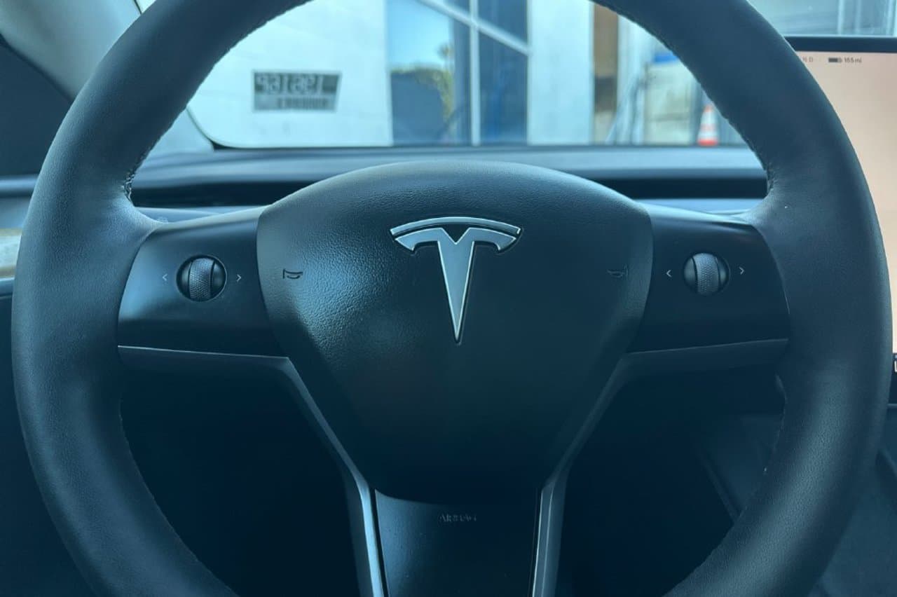 2023 Tesla Model Y Standard Range 21