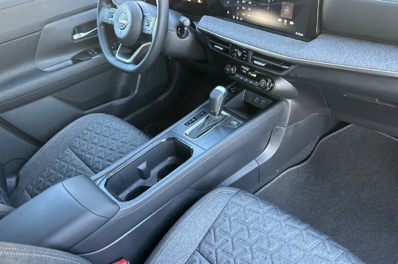 2027 Nissan Kicks SV 14