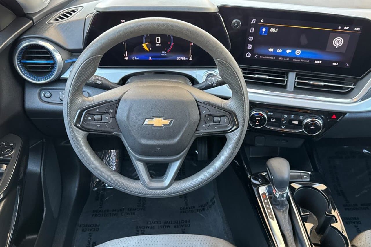 2025 Chevrolet Trax LT 12