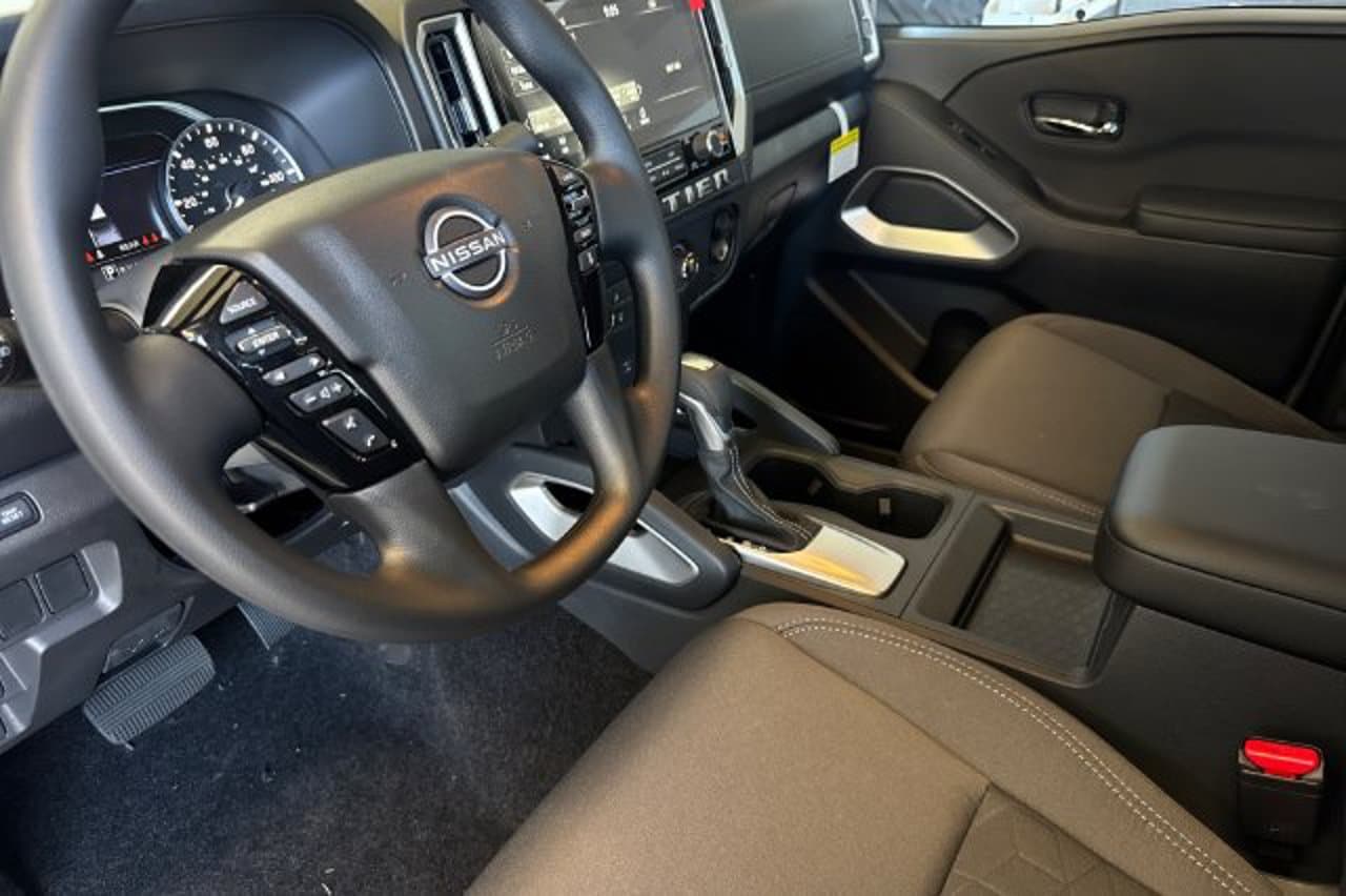 2027 Nissan Frontier SV 7