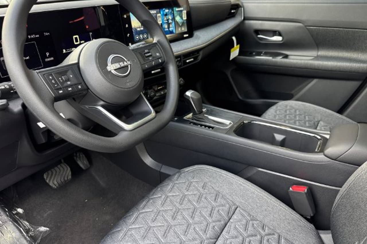 2027 Nissan Kicks SV 7