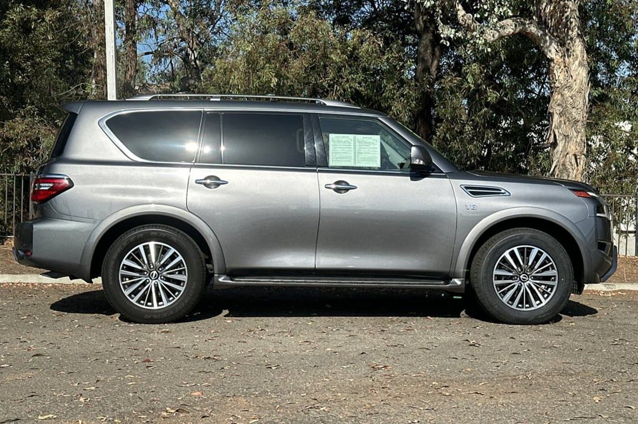 2022 Nissan Armada SV 3