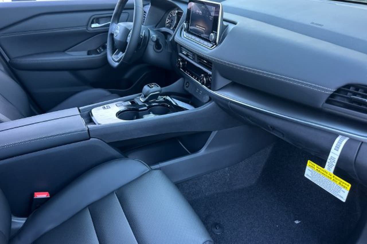 2026 Nissan Rogue Dark Armor 13
