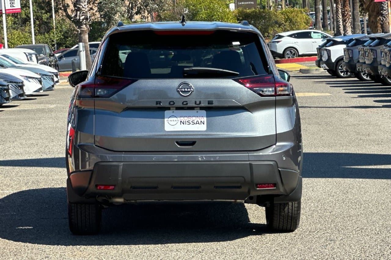 2027 Nissan Rogue Dark Armor 5