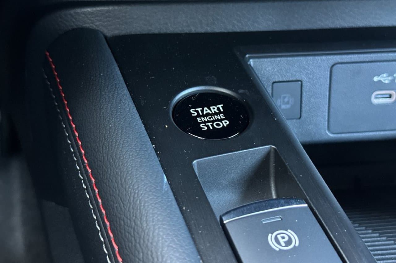 2026 Nissan Kicks SR 19
