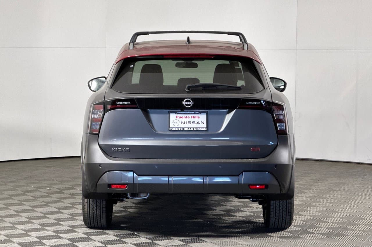 2026 Nissan Kicks SR 4
