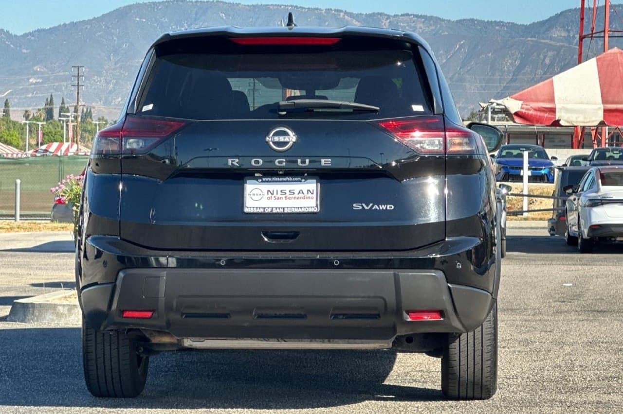 2024 Nissan Rogue SV 4
