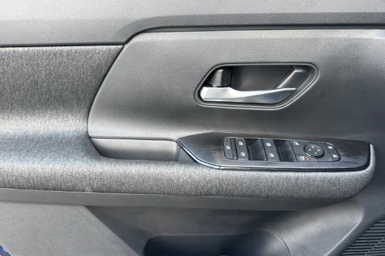 2027 Nissan Kicks SV 8