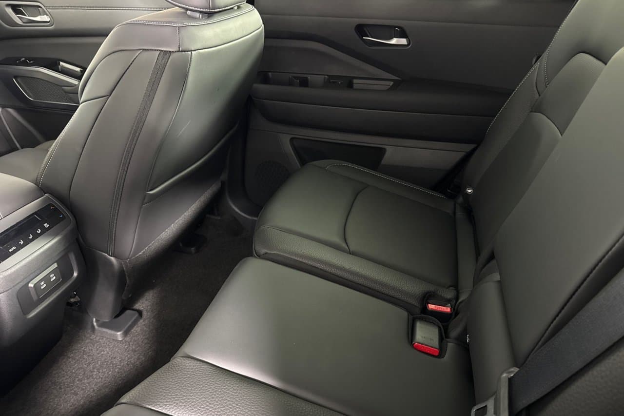 2026 Nissan Pathfinder SL 9