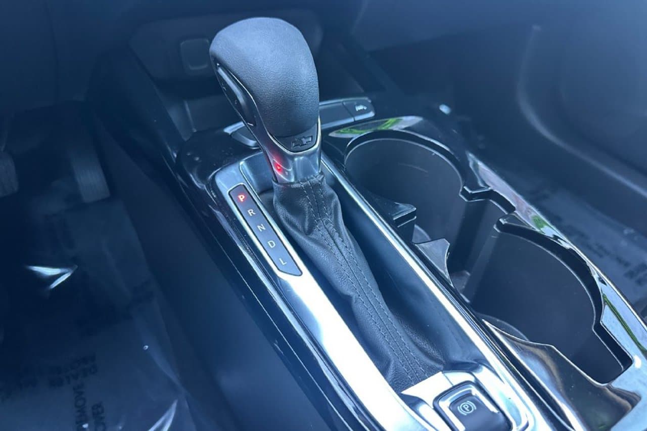 2025 Chevrolet Trax LT 18