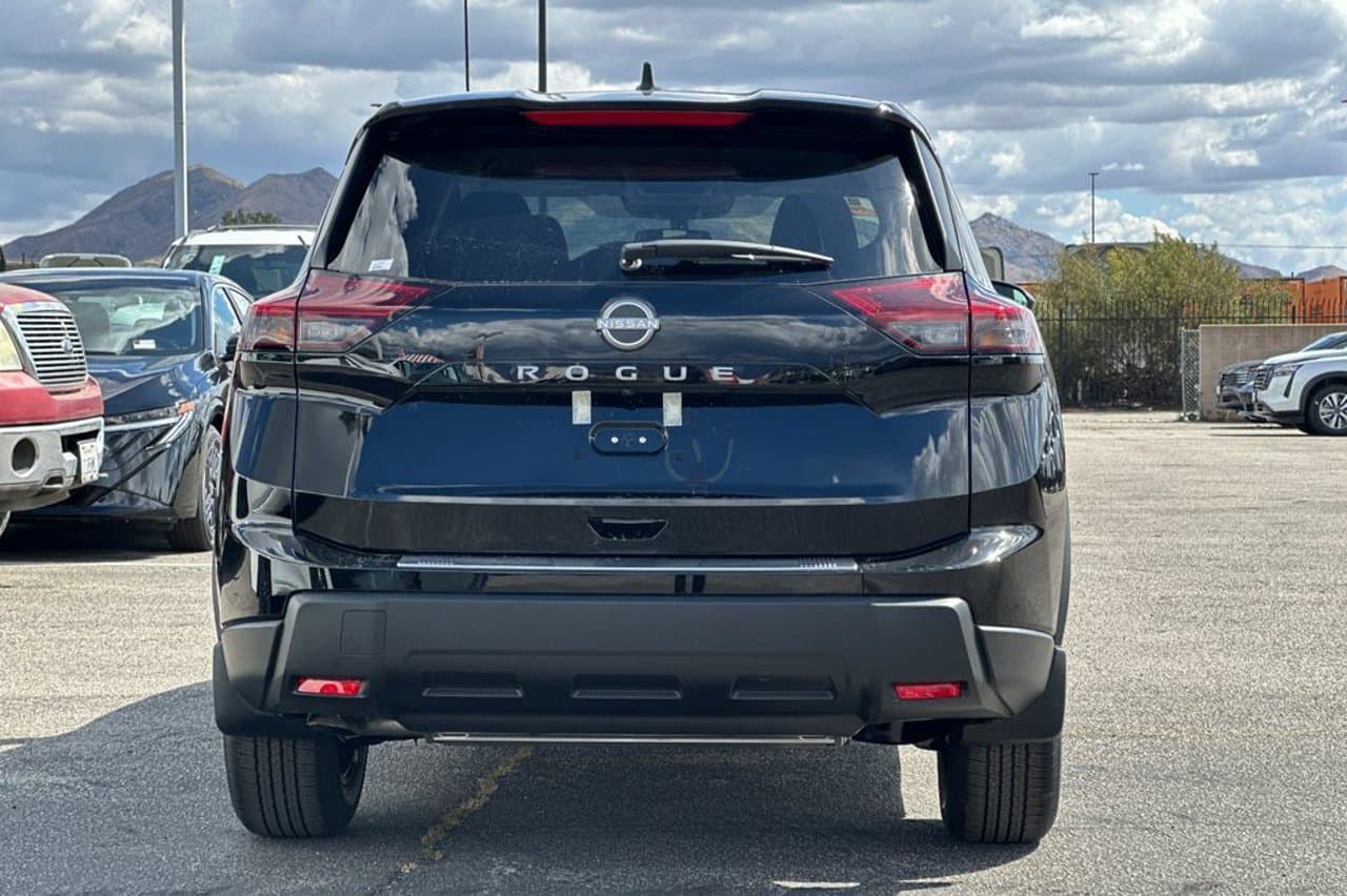 2026 Nissan Rogue SV 4