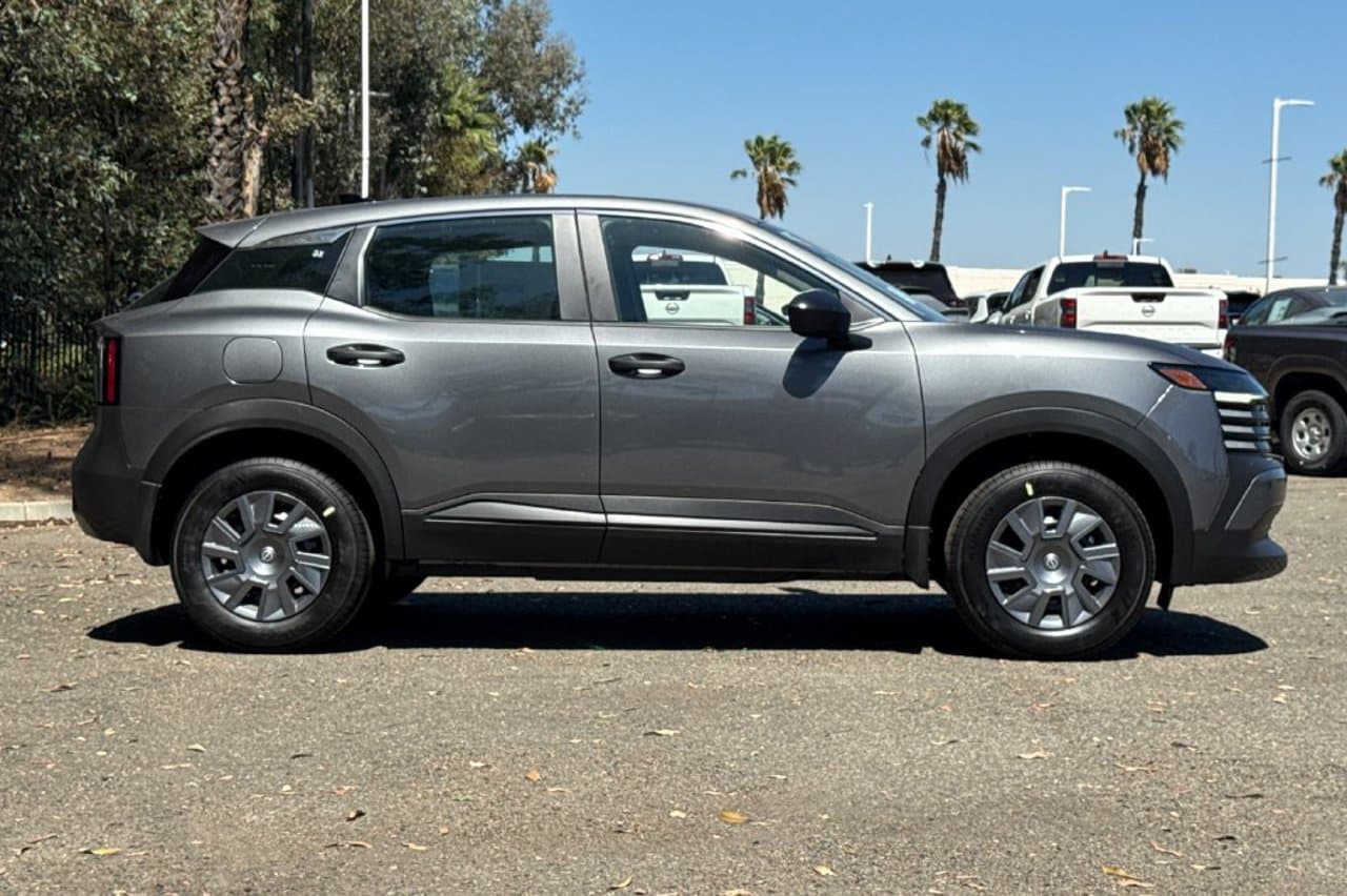 2027 Nissan Kicks S 3
