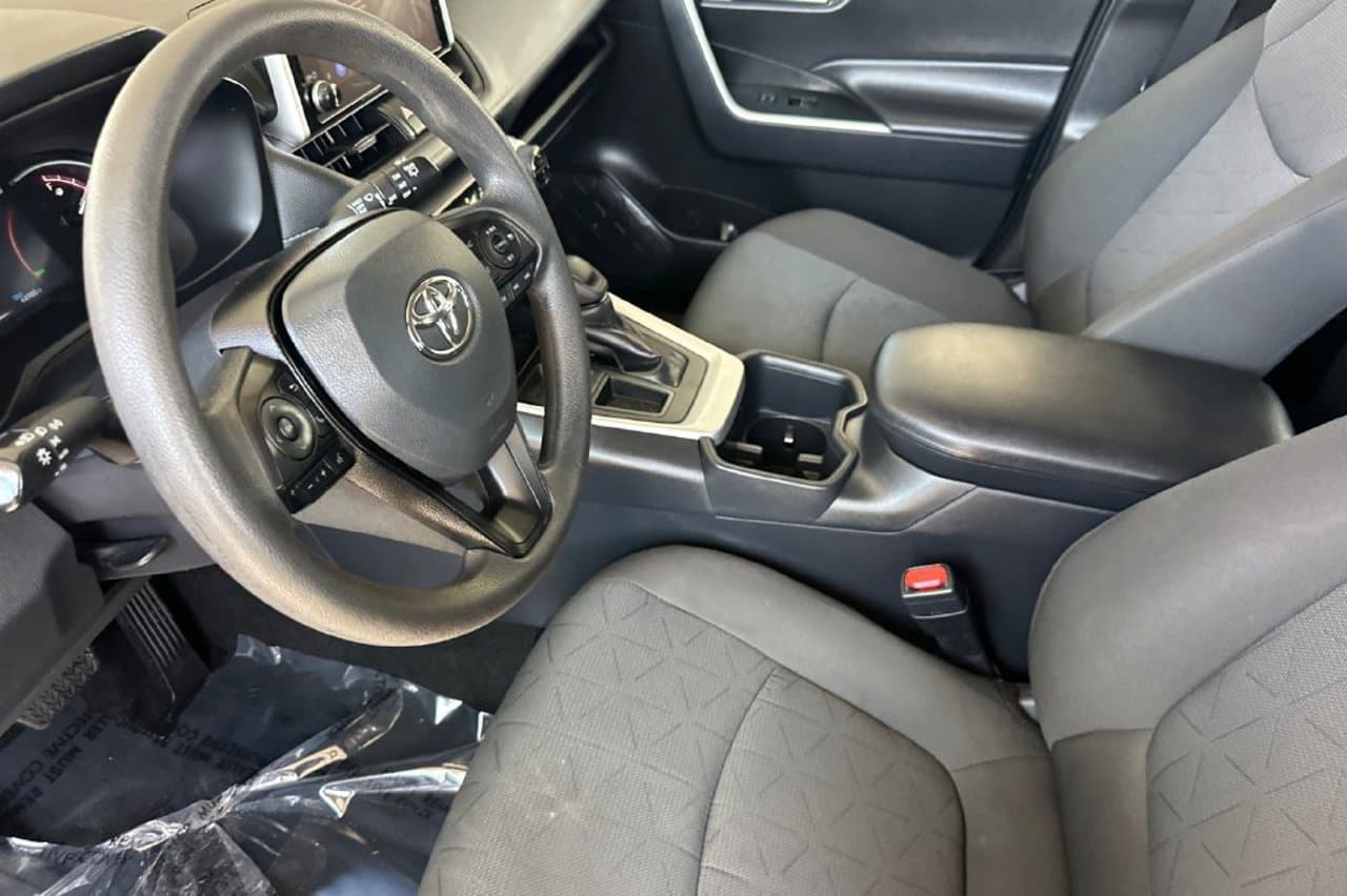 2025 Toyota RAV4 XLE 7