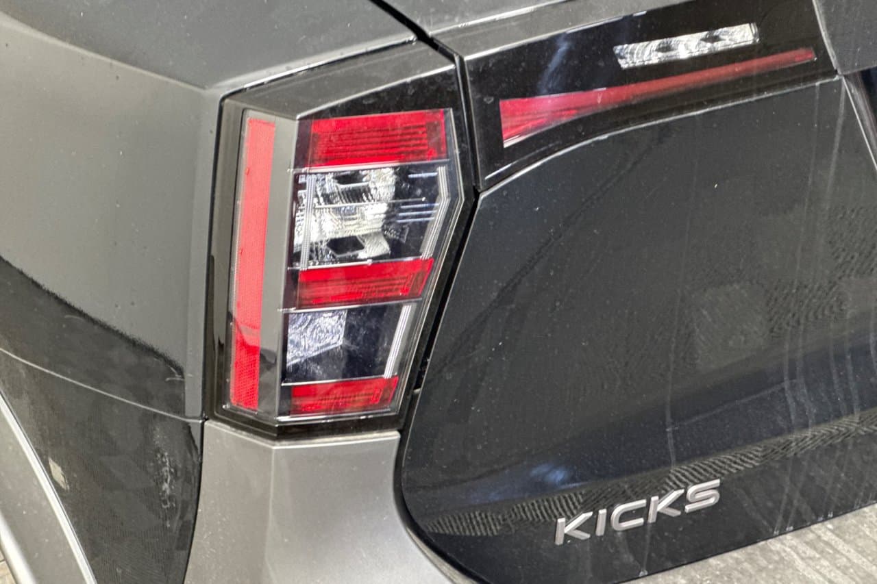 2027 Nissan Kicks SV 23