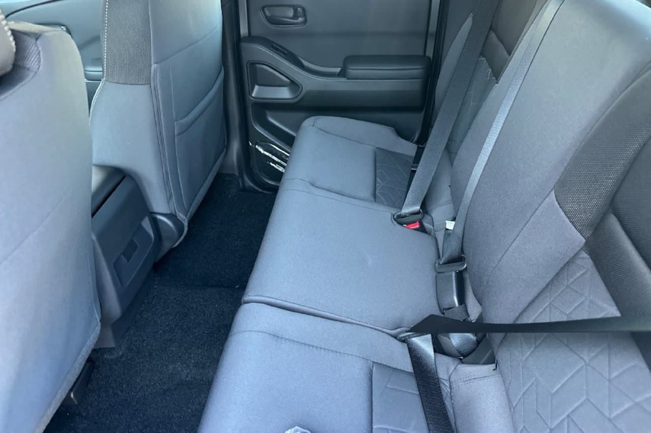 2027 Nissan Frontier SV 9