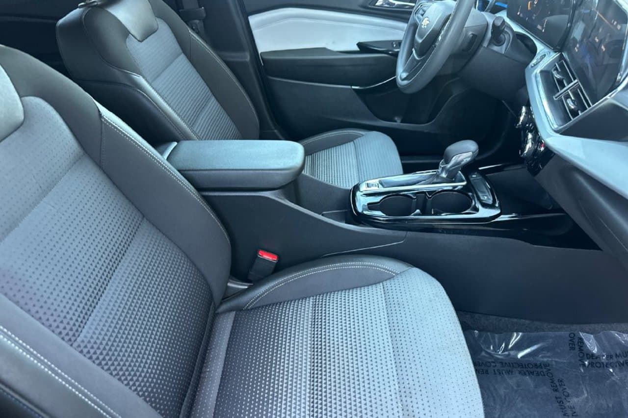 2025 Chevrolet Trax LT 13