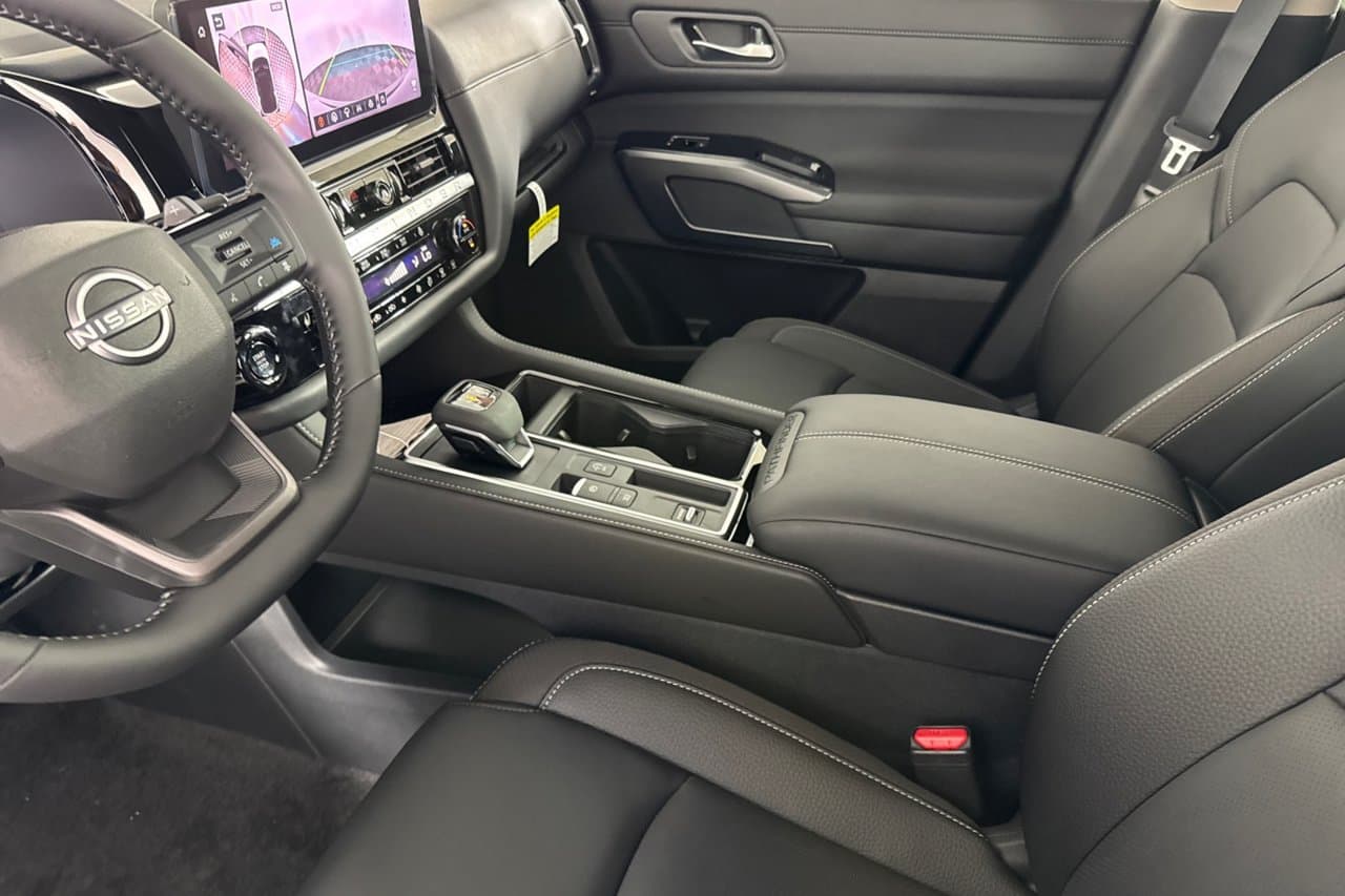 2026 Nissan Pathfinder SL 7