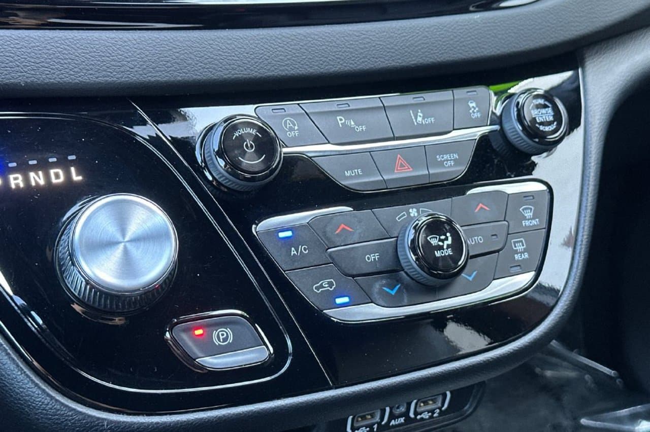 2025 Chrysler Pacifica Select 17