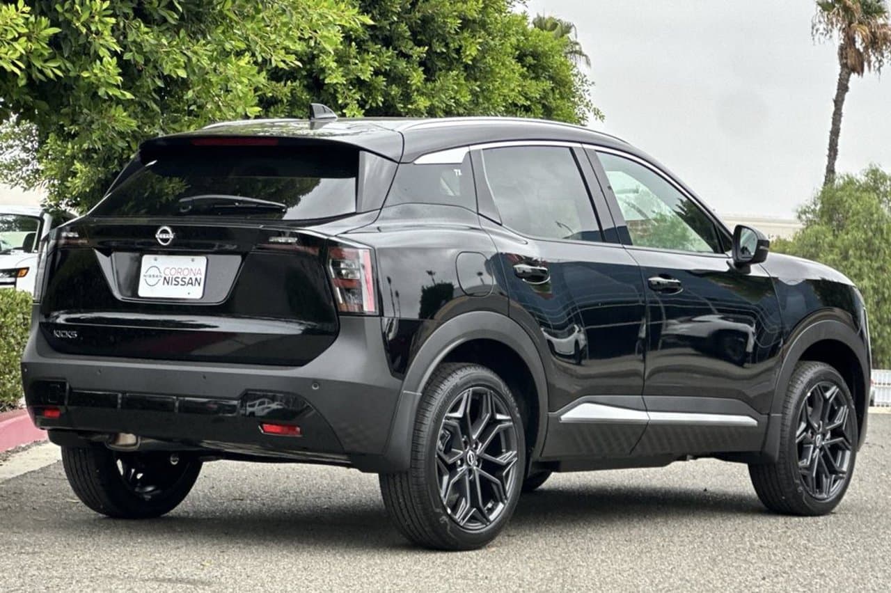 2027 Nissan Kicks SR 4