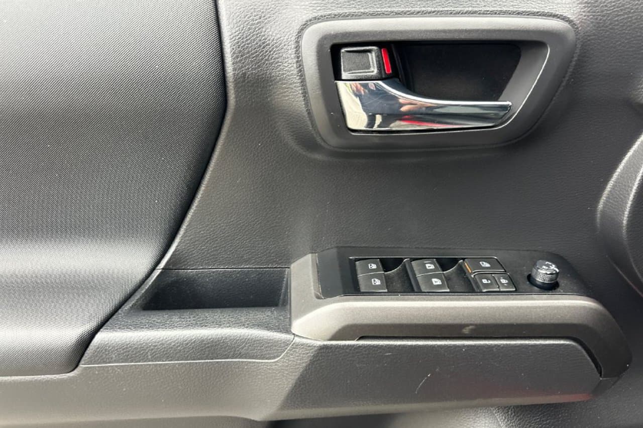2023 Toyota Tacoma 4WD TRD Off Road 8