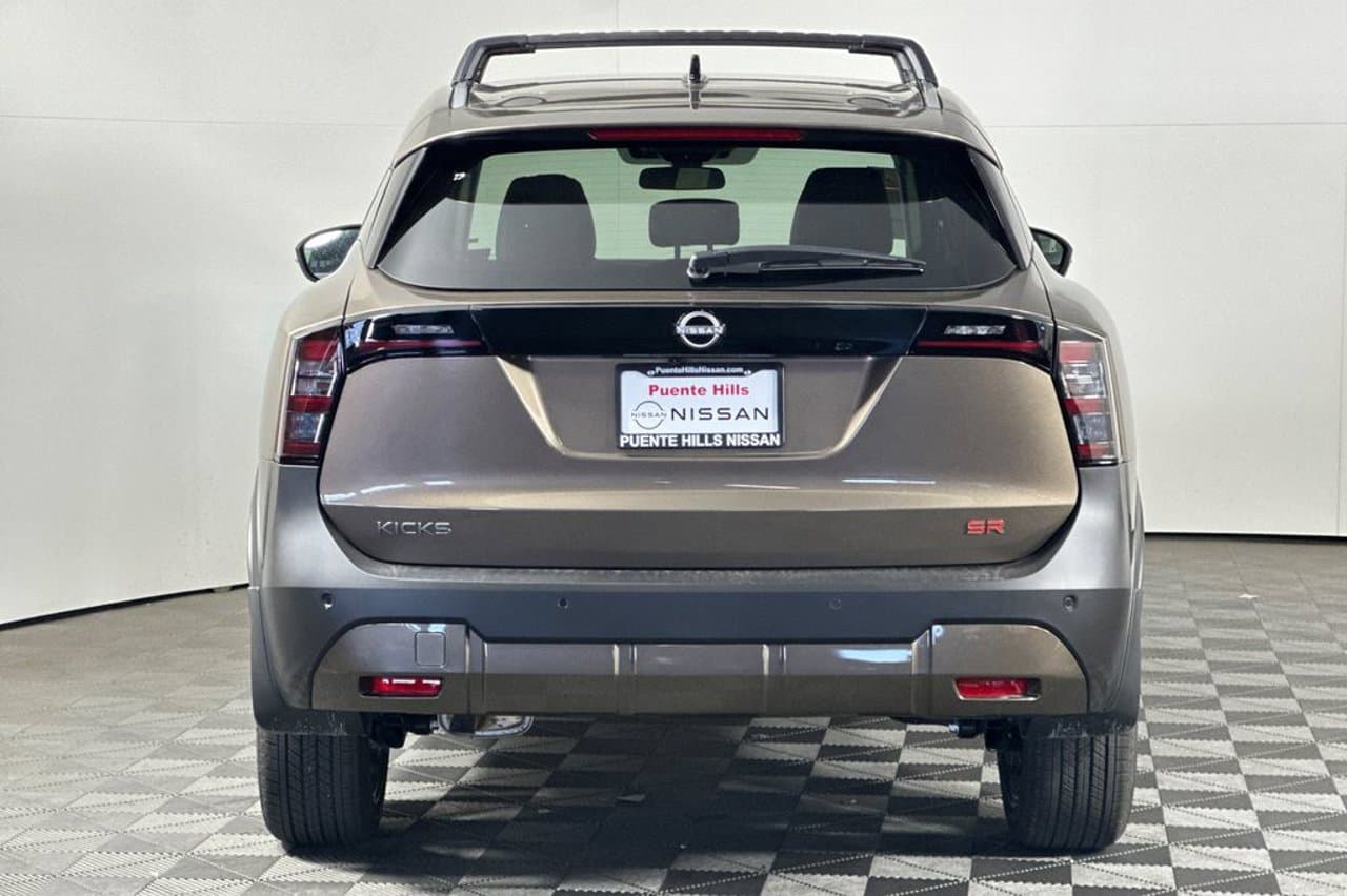 2026 Nissan Kicks SR 4