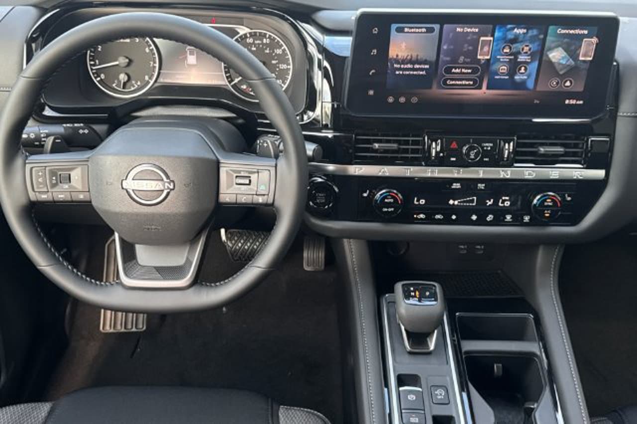 2026 Nissan Pathfinder SV 11