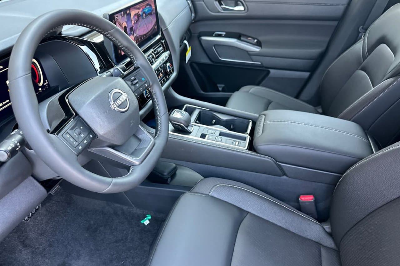 2026 Nissan Pathfinder SL 7