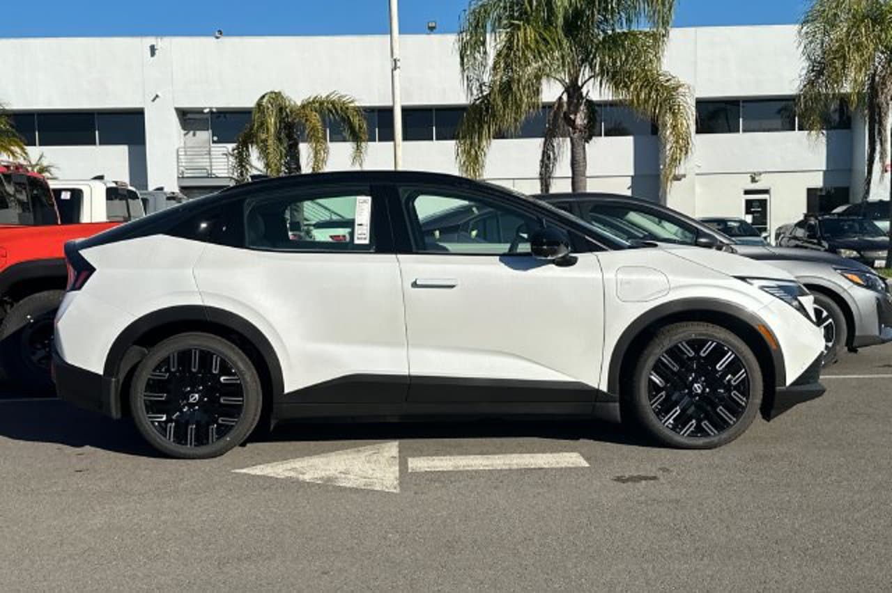 2026 Nissan LEAF PLATINUM+ 2