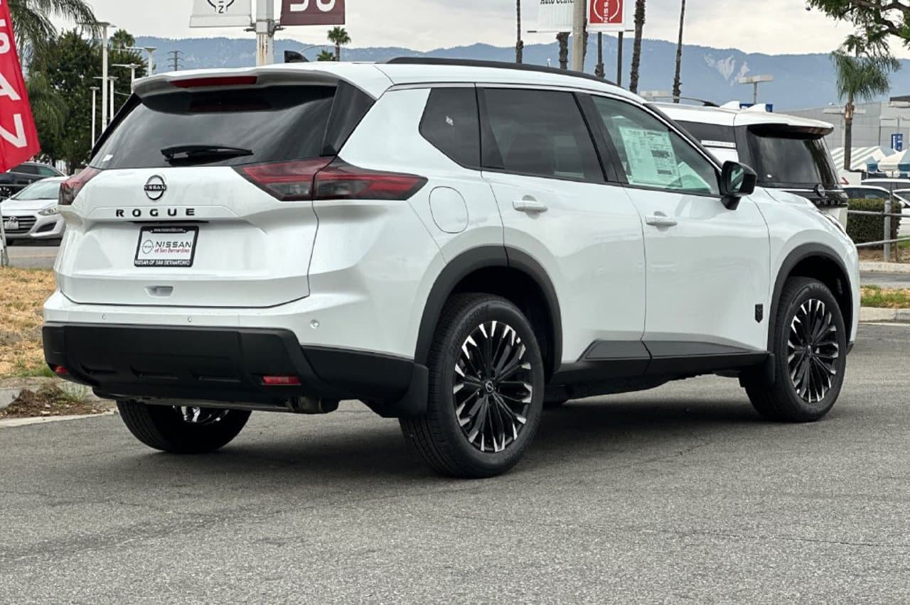 2026 Nissan Rogue Dark Armor 12