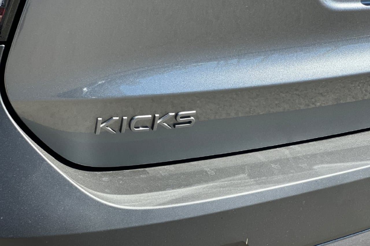 2027 Nissan Kicks SV 23
