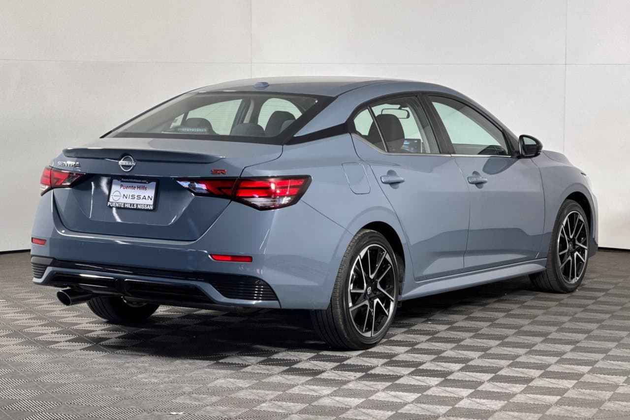 2025 Nissan Sentra SR 3