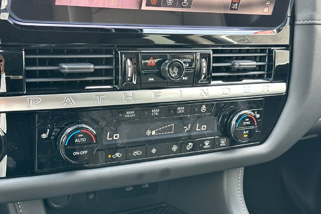 2026 Nissan Pathfinder SL 18