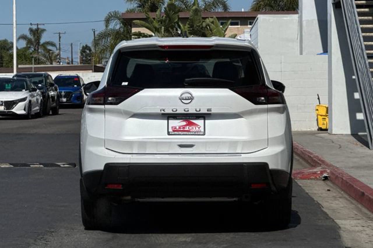 2026 Nissan Rogue SV 4