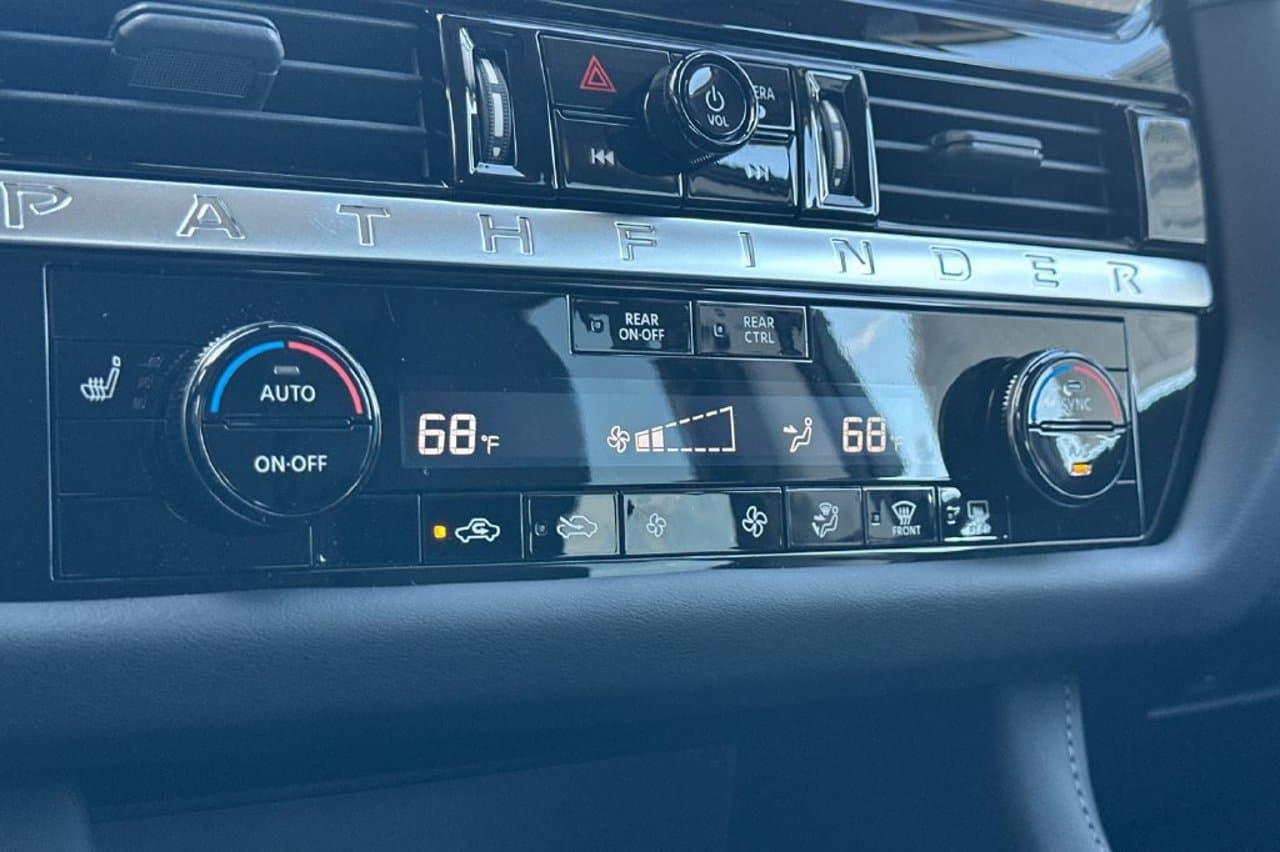 2026 Nissan Pathfinder SV 17